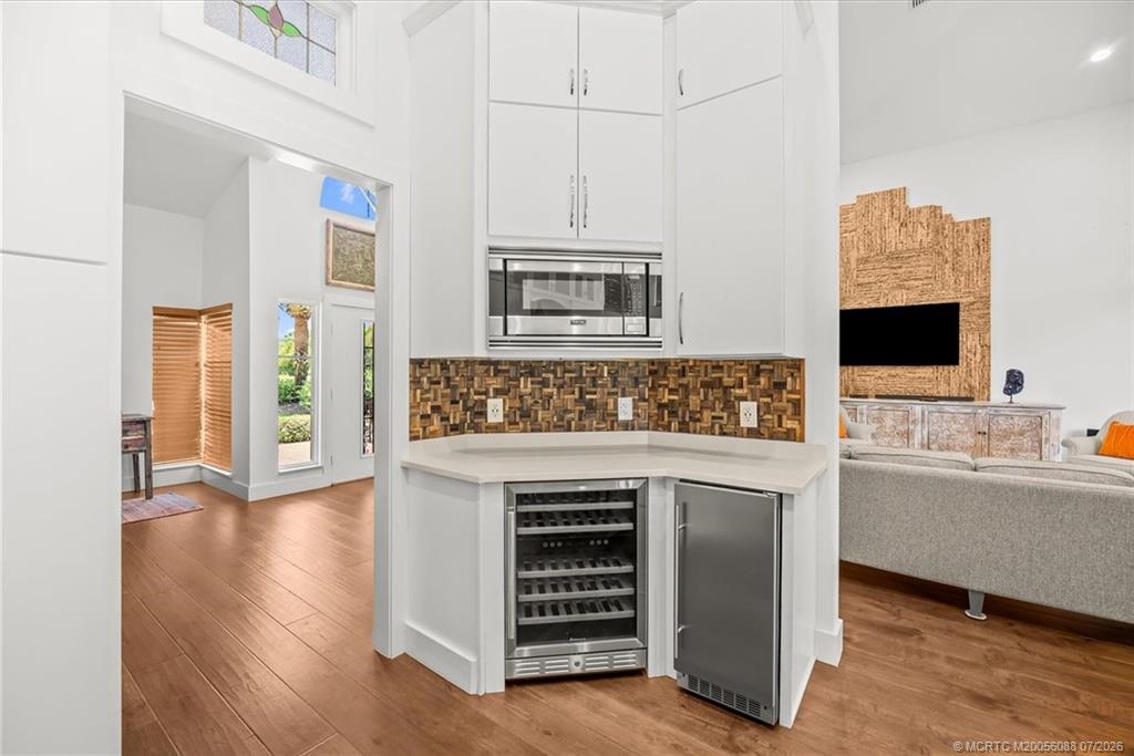 2001 NW Laurel Oak Lane