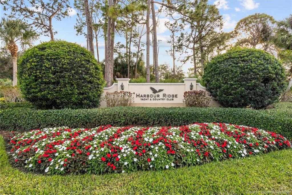 2001 NW Laurel Oak Lane