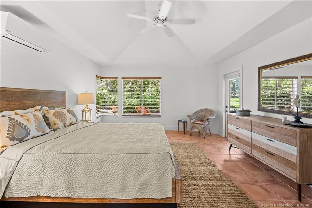2001 NW Laurel Oak Lane