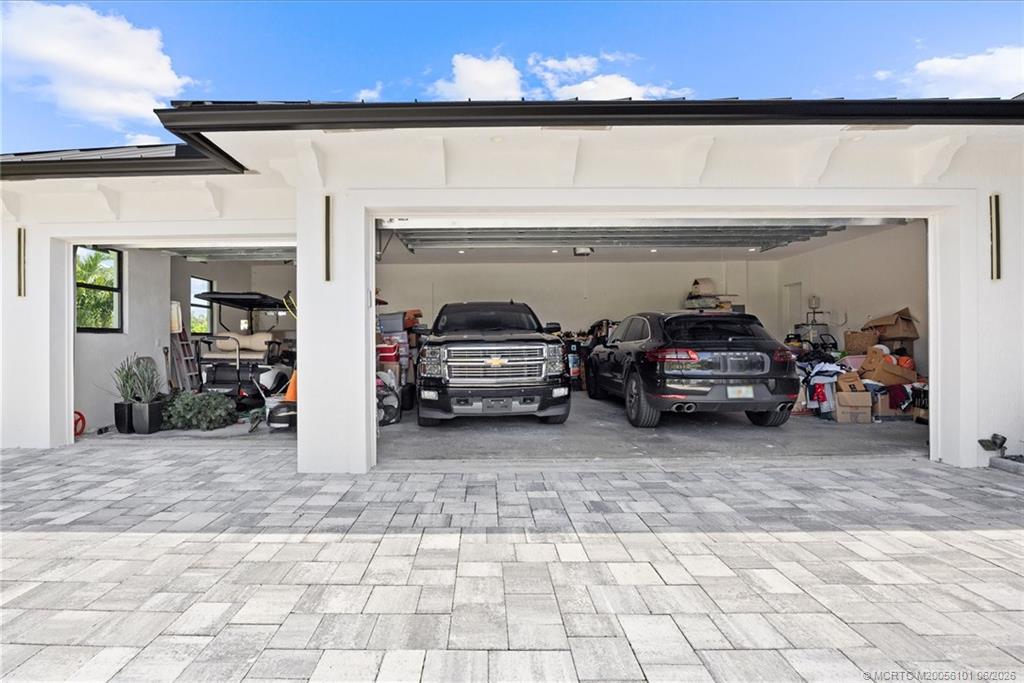 896 SW Squire Johns Lane