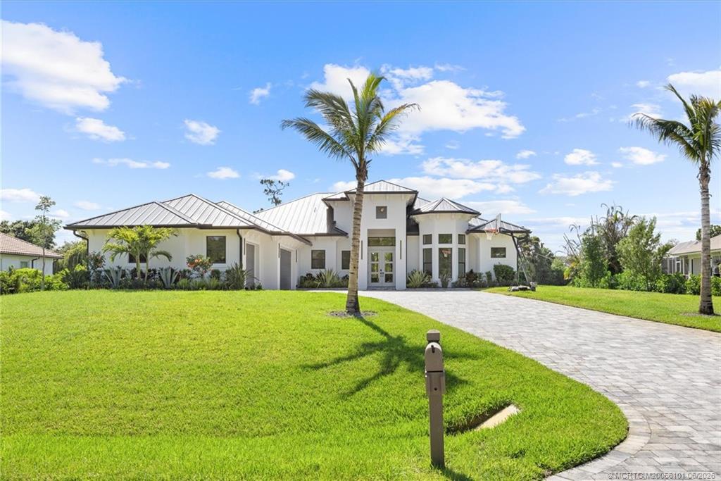 896 SW Squire Johns Lane