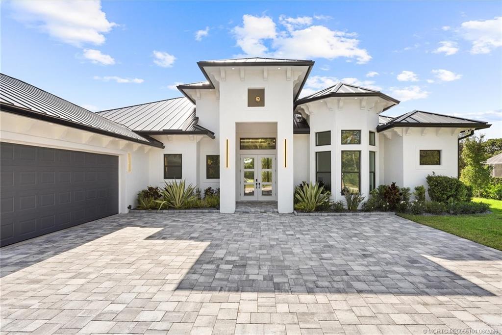 896 SW Squire Johns Lane