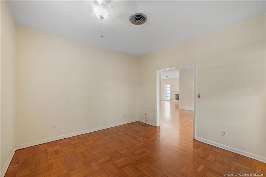 24/22 VIA LUCINDIA Drive