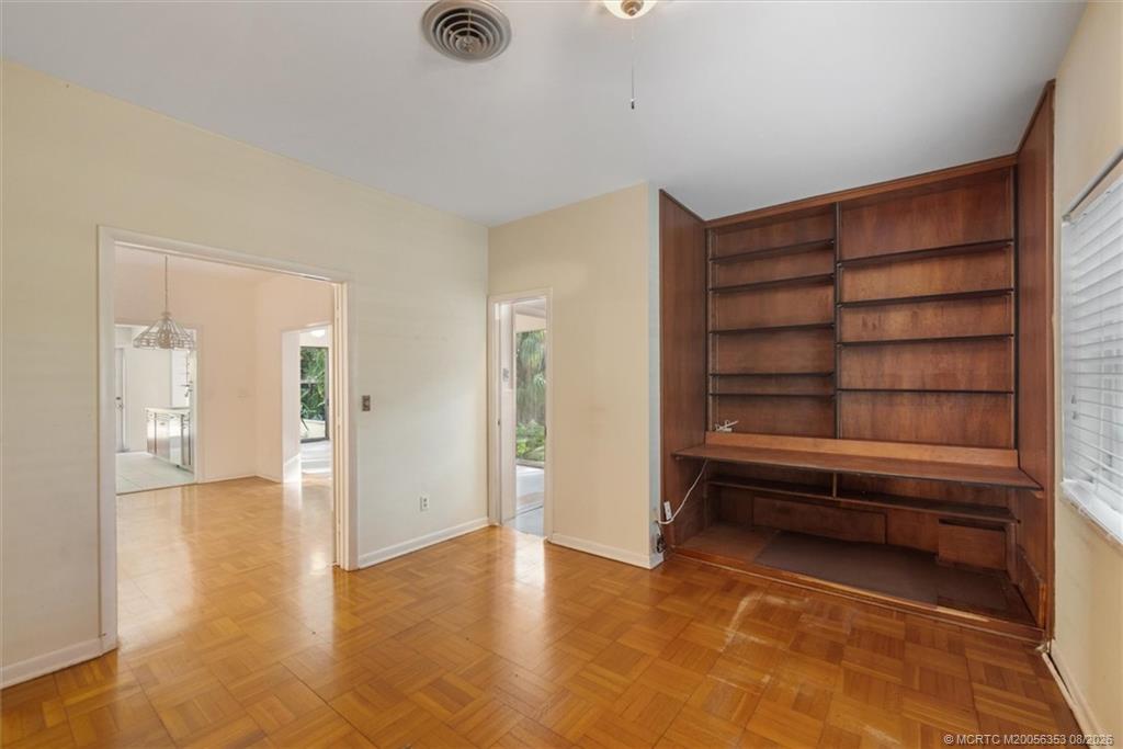 24/22 VIA LUCINDIA Drive