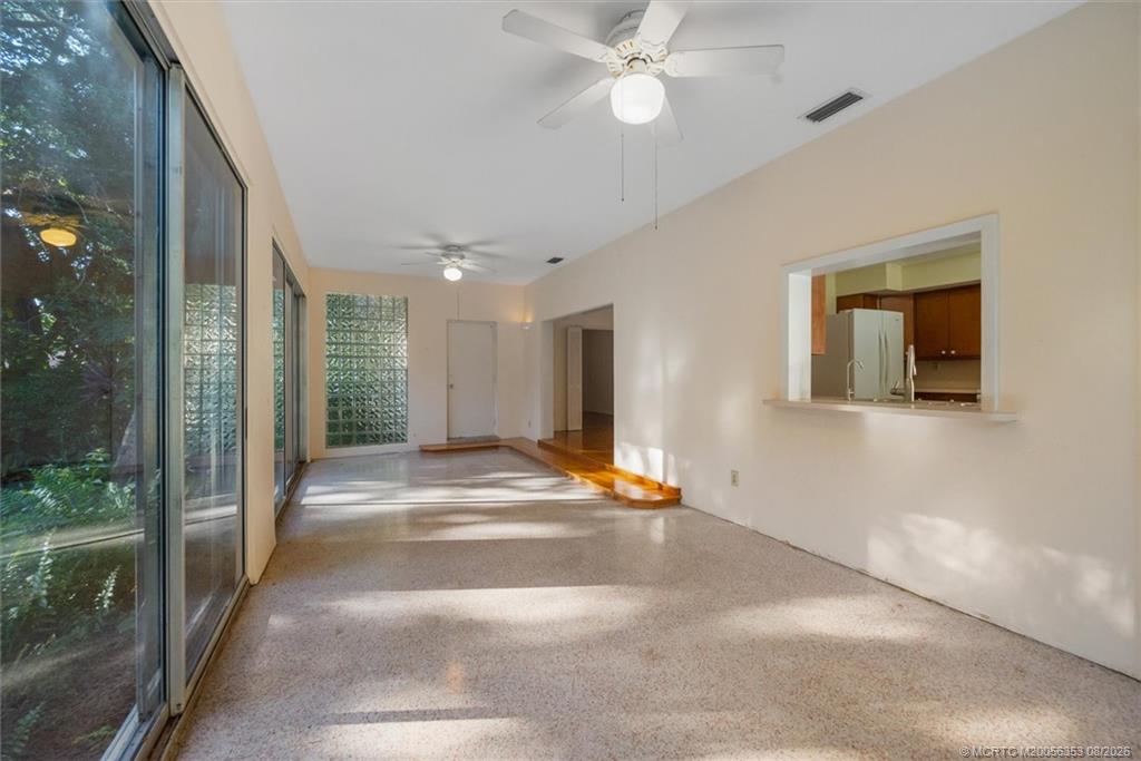 24/22 VIA LUCINDIA Drive