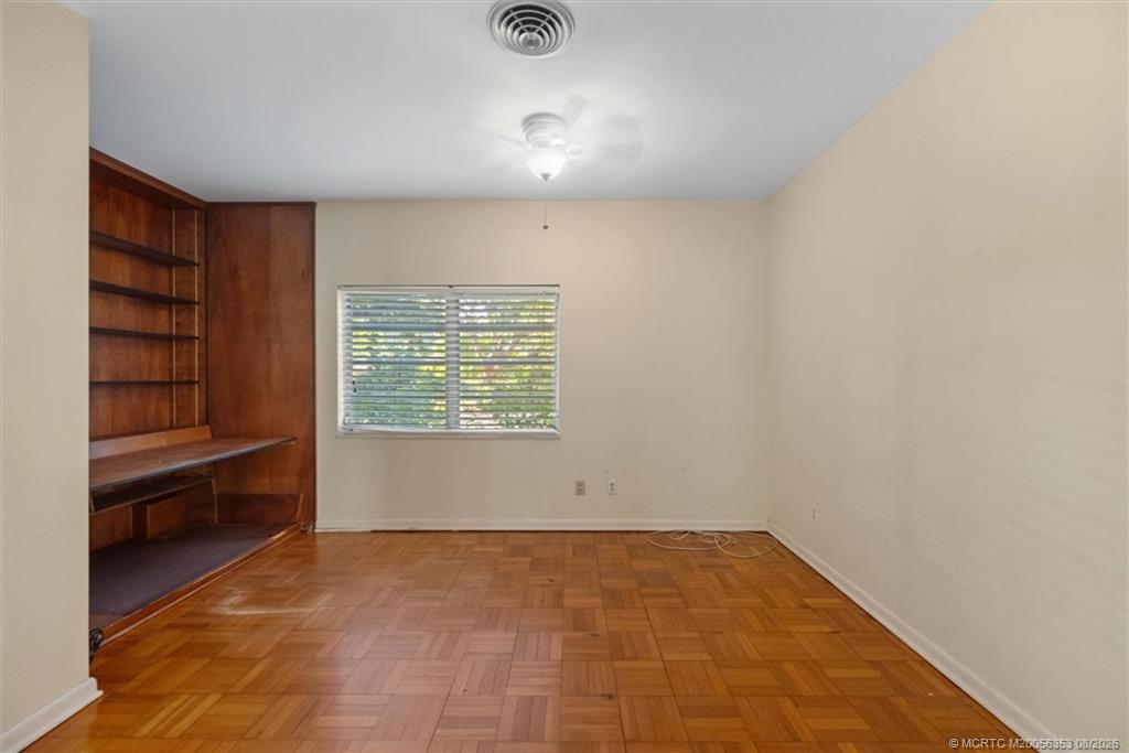 24/22 VIA LUCINDIA Drive