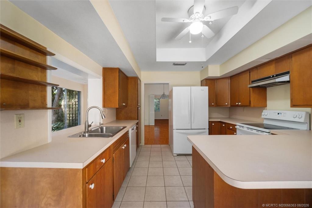 24/22 VIA LUCINDIA Drive