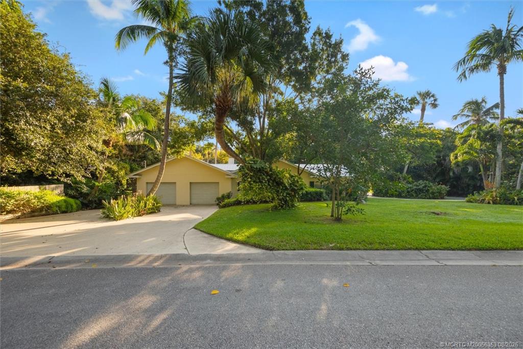 24/22 VIA LUCINDIA Drive