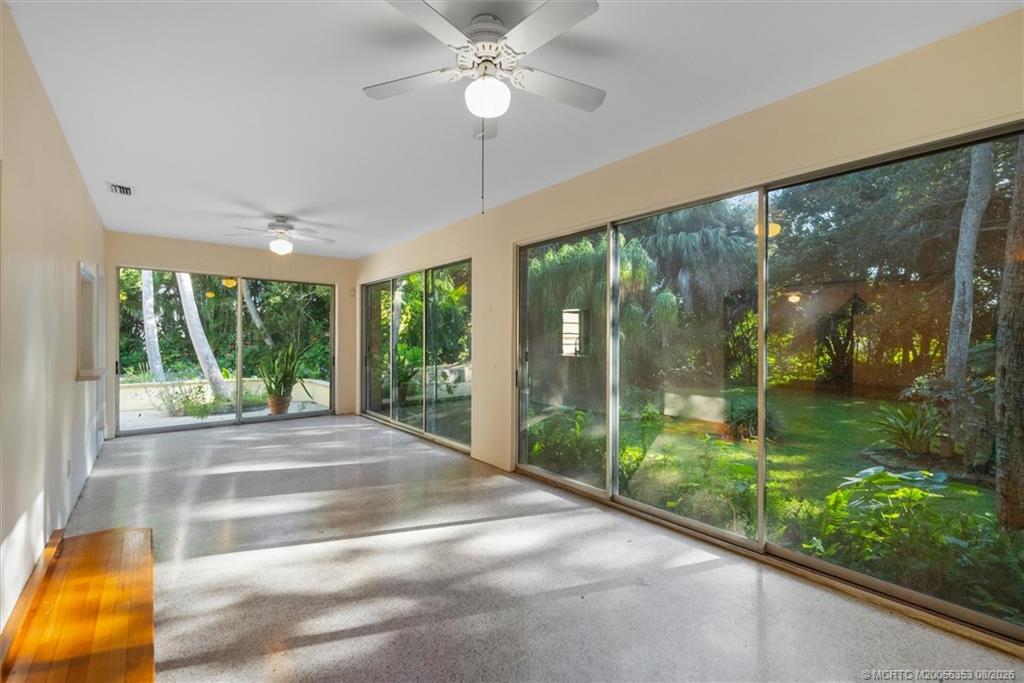 24/22 VIA LUCINDIA Drive