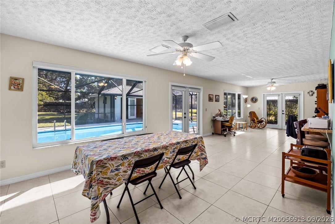 571 NE Town Terrace