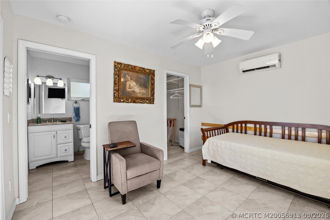 571 NE Town Terrace