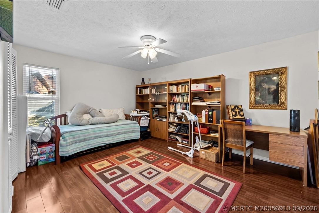 571 NE Town Terrace