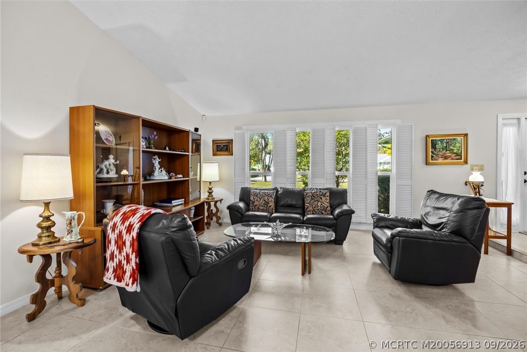 571 NE Town Terrace