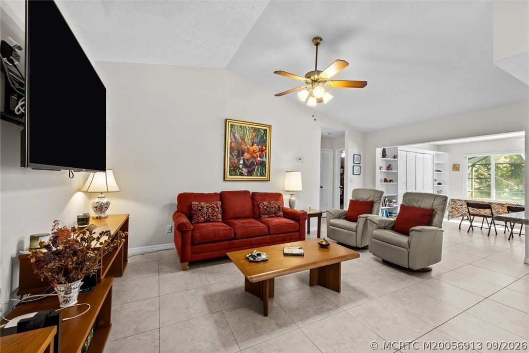 571 NE Town Terrace