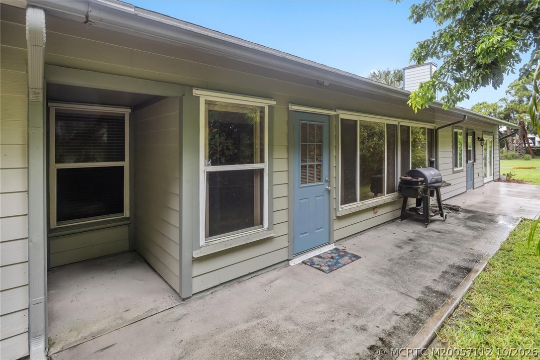 663 NE Wax Myrtle Way