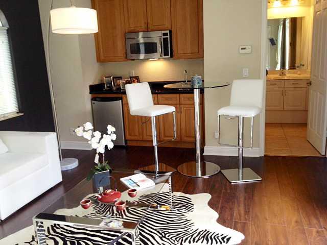 872 SW SQUIRE JOHNS Lane X