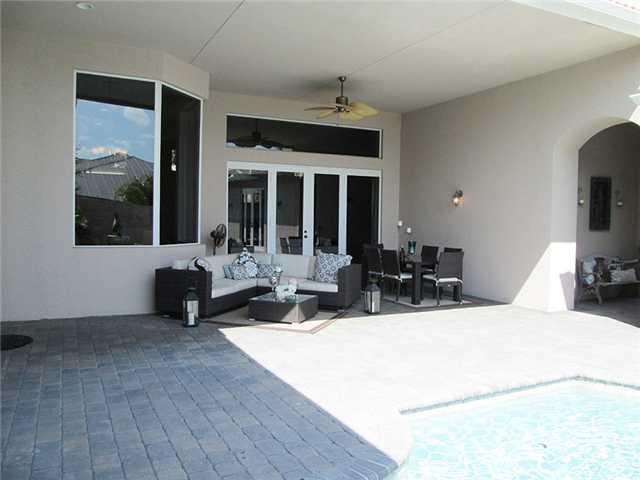872 SW SQUIRE JOHNS Lane X