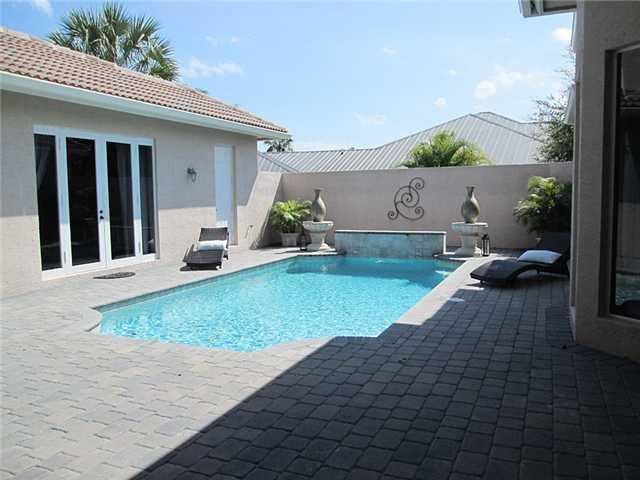 872 SW SQUIRE JOHNS Lane X