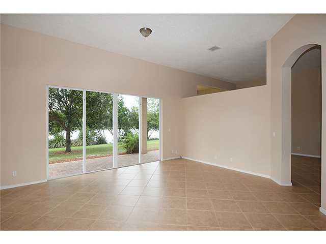 1423 SE Legacy Cove Circle 1423