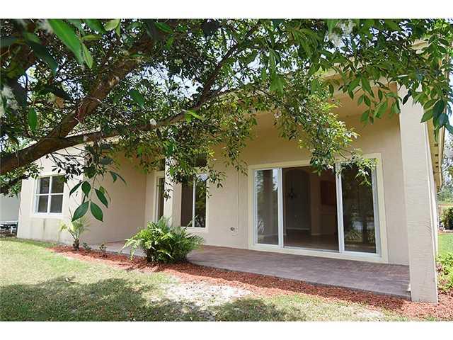 1423 SE Legacy Cove Circle 1423
