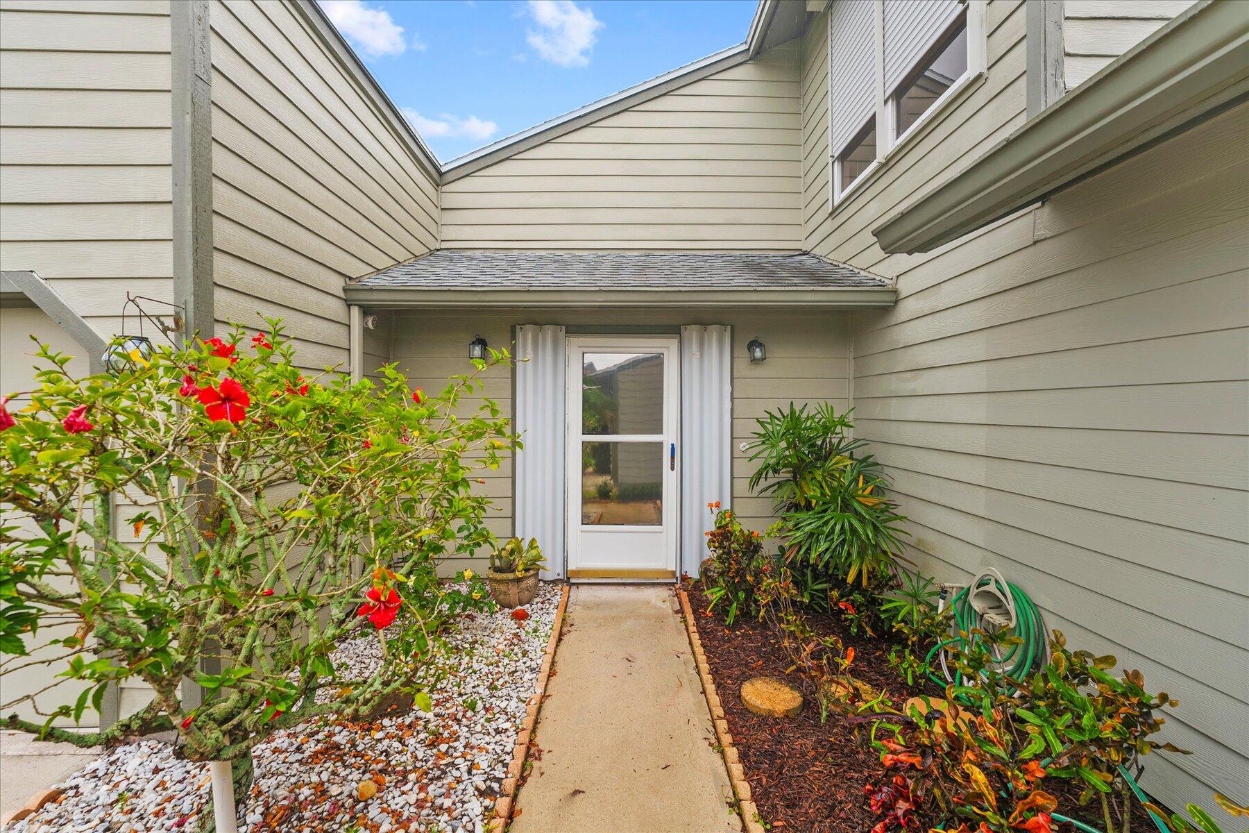 906 NE Sandalwood Place