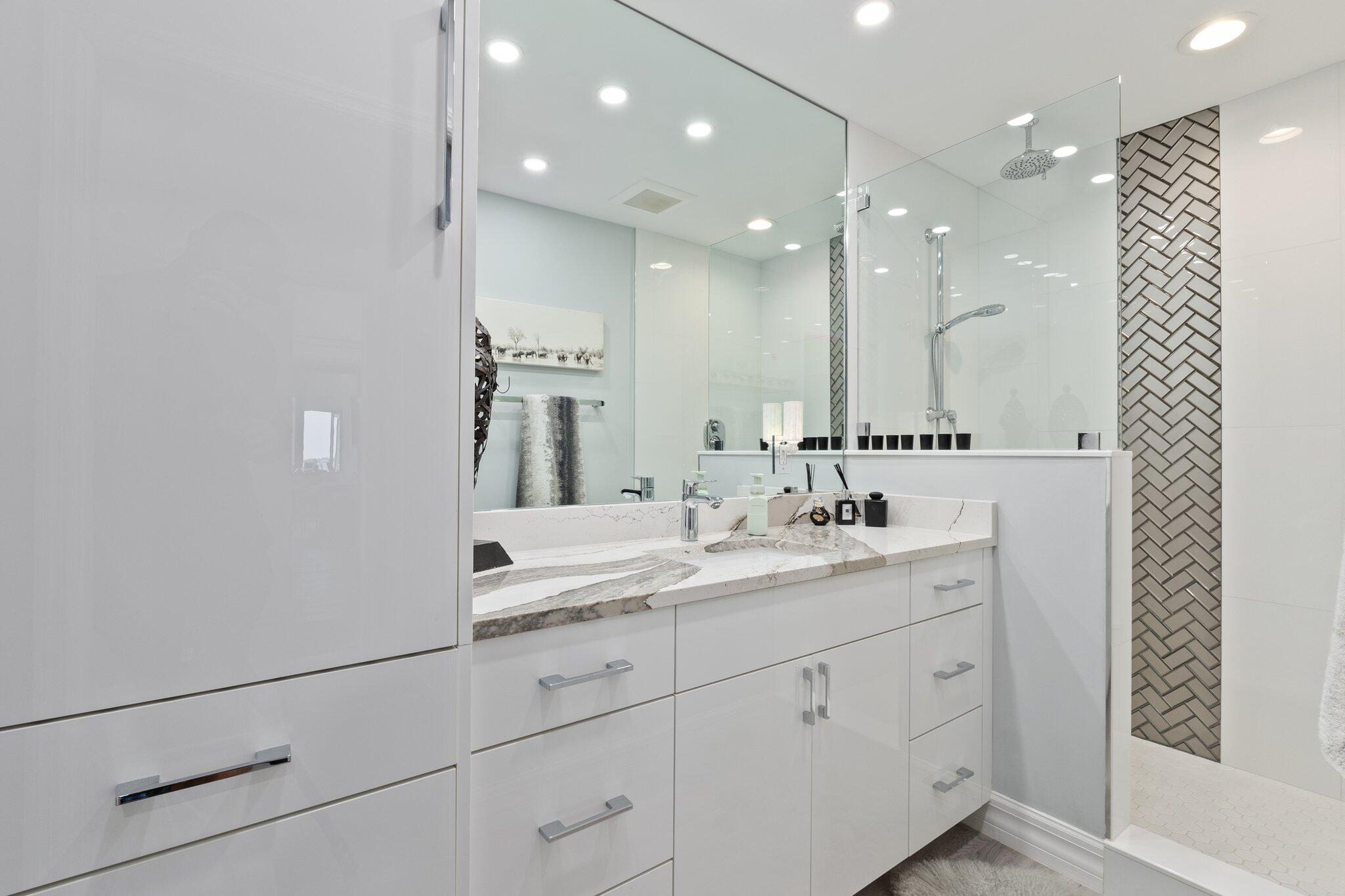 2370 NE Ocean A303