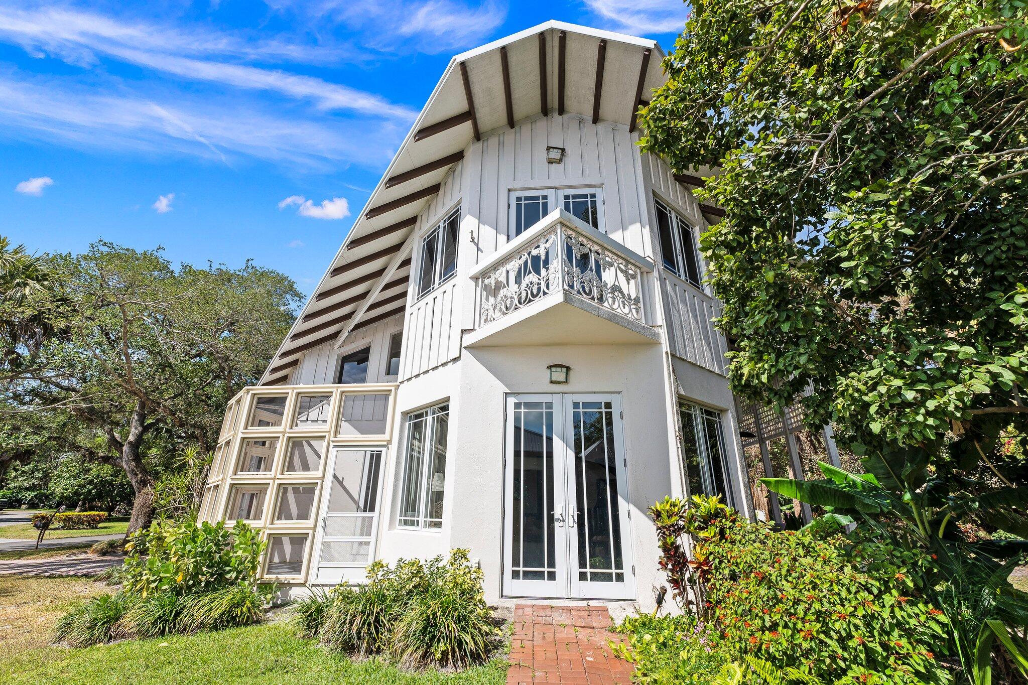 12 Oakwood Drive
