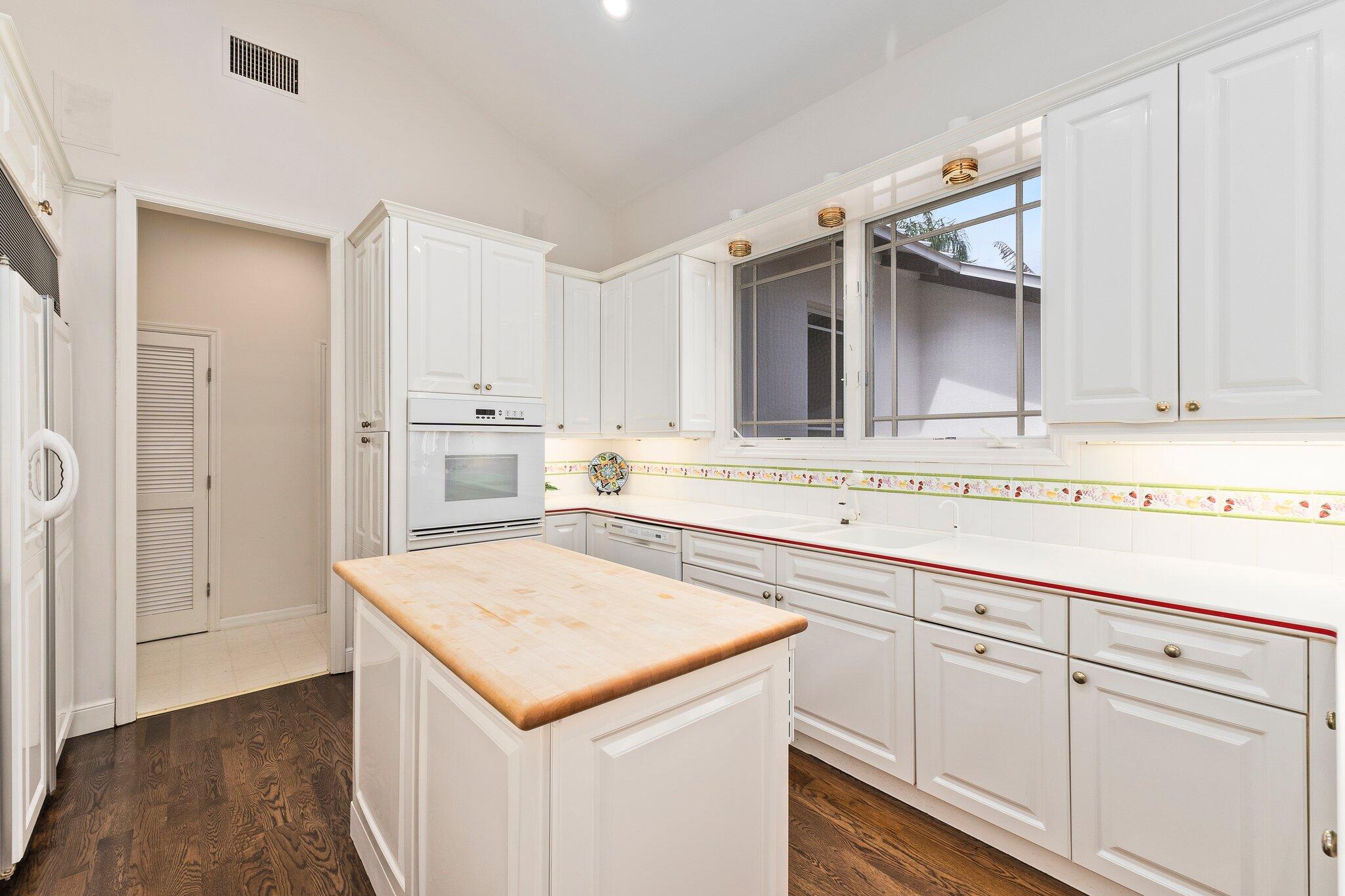 12 Oakwood Drive