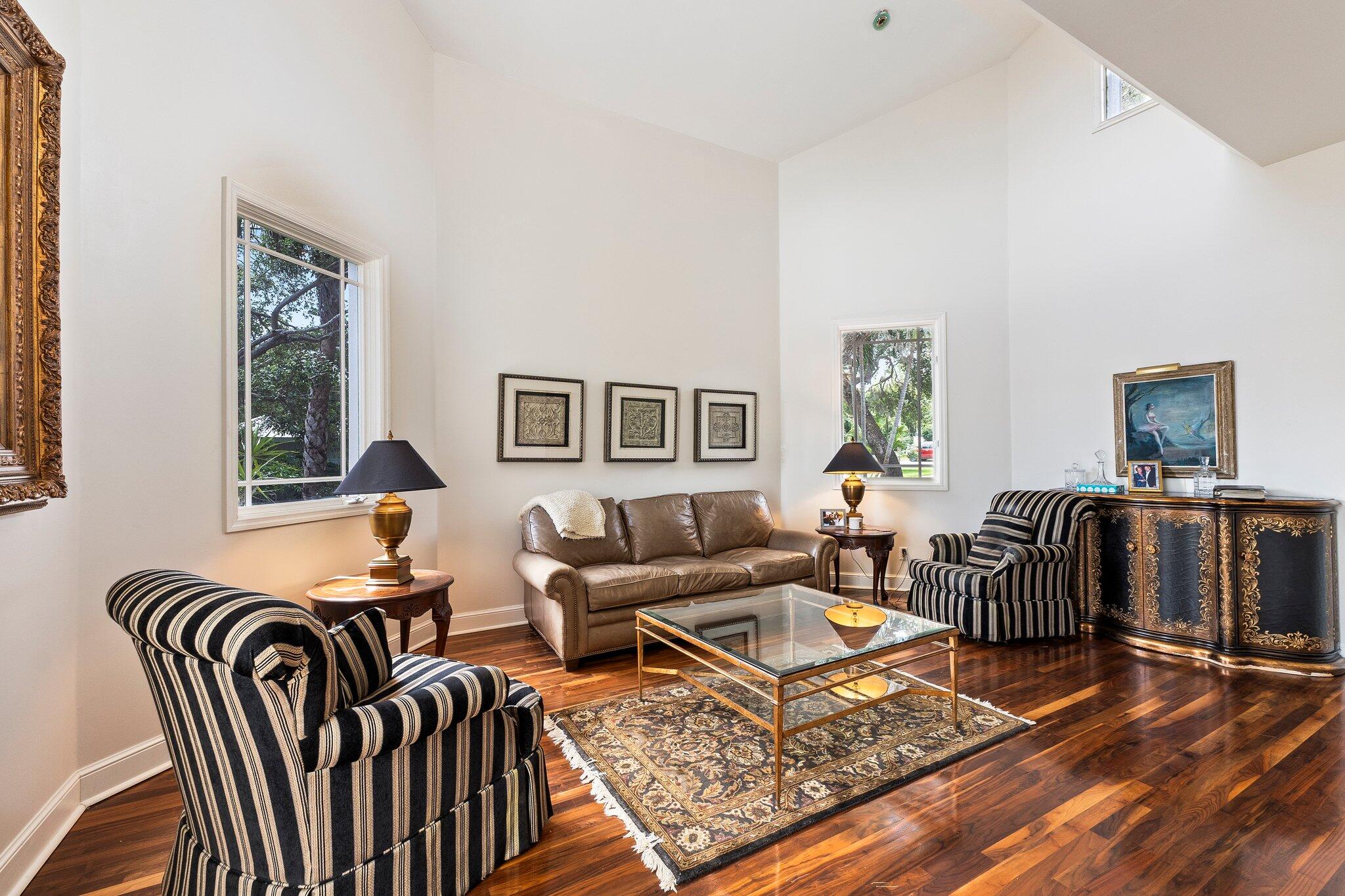 12 Oakwood Drive
