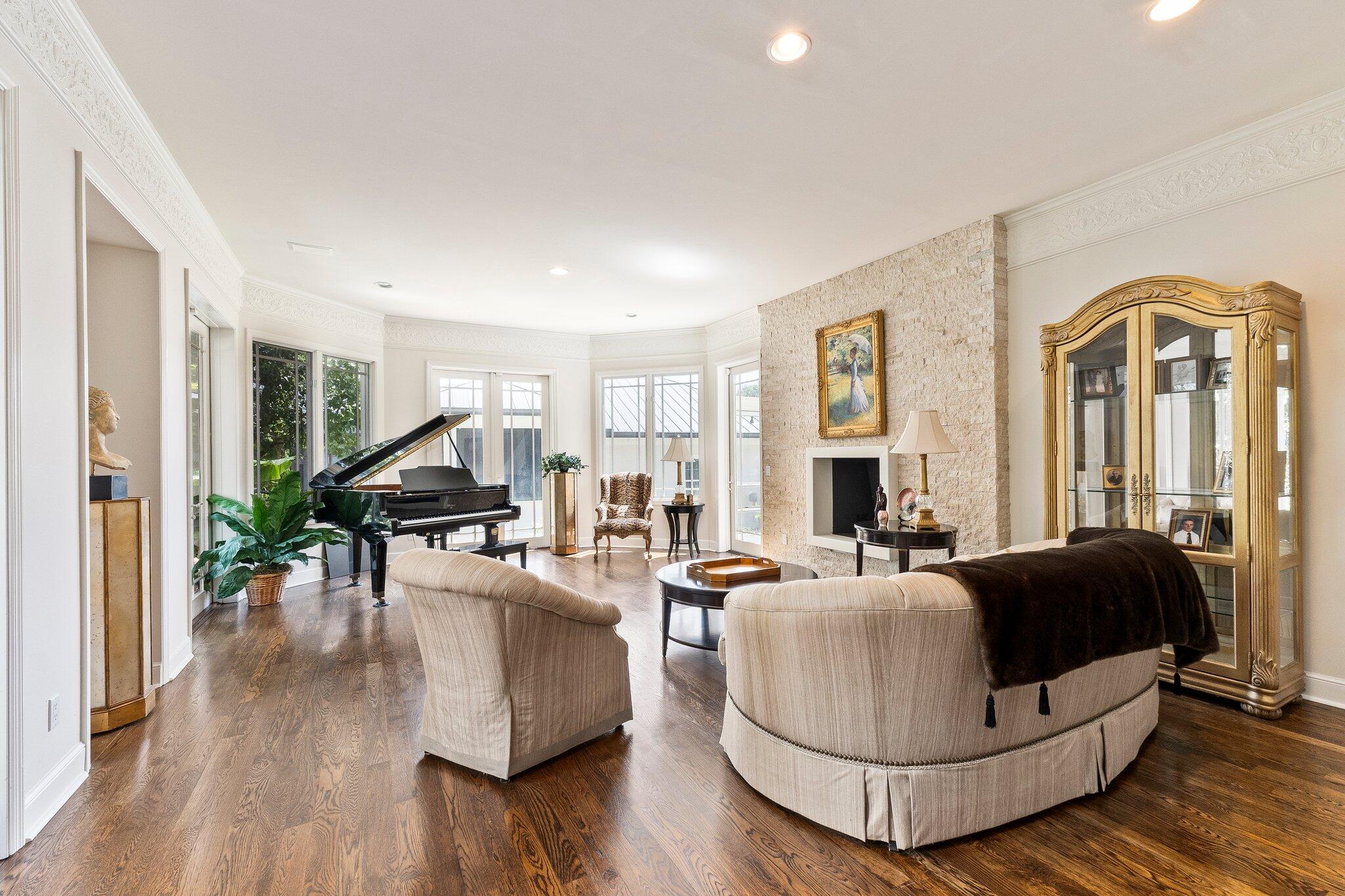 12 Oakwood Drive