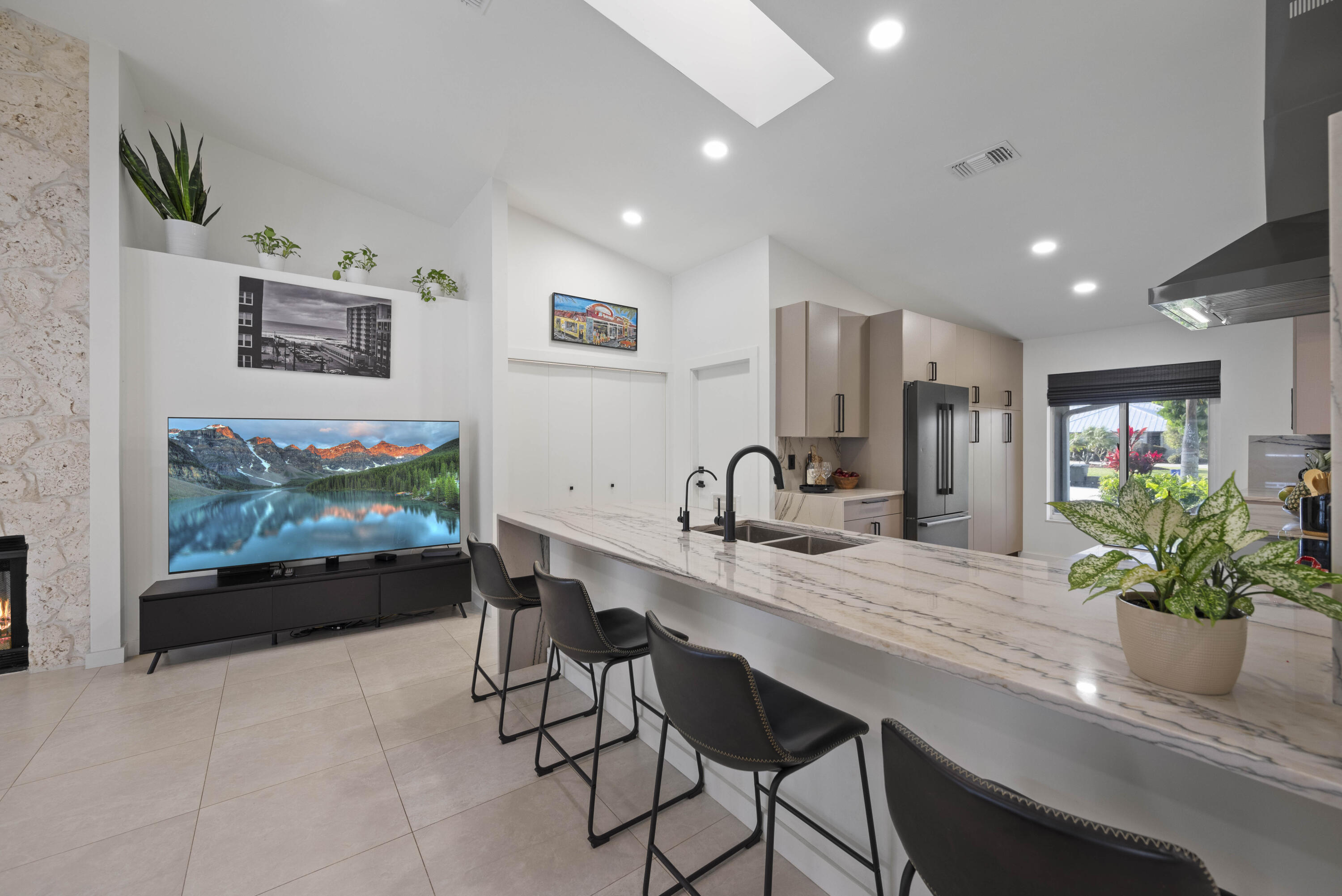3082 NE Ivy Lane