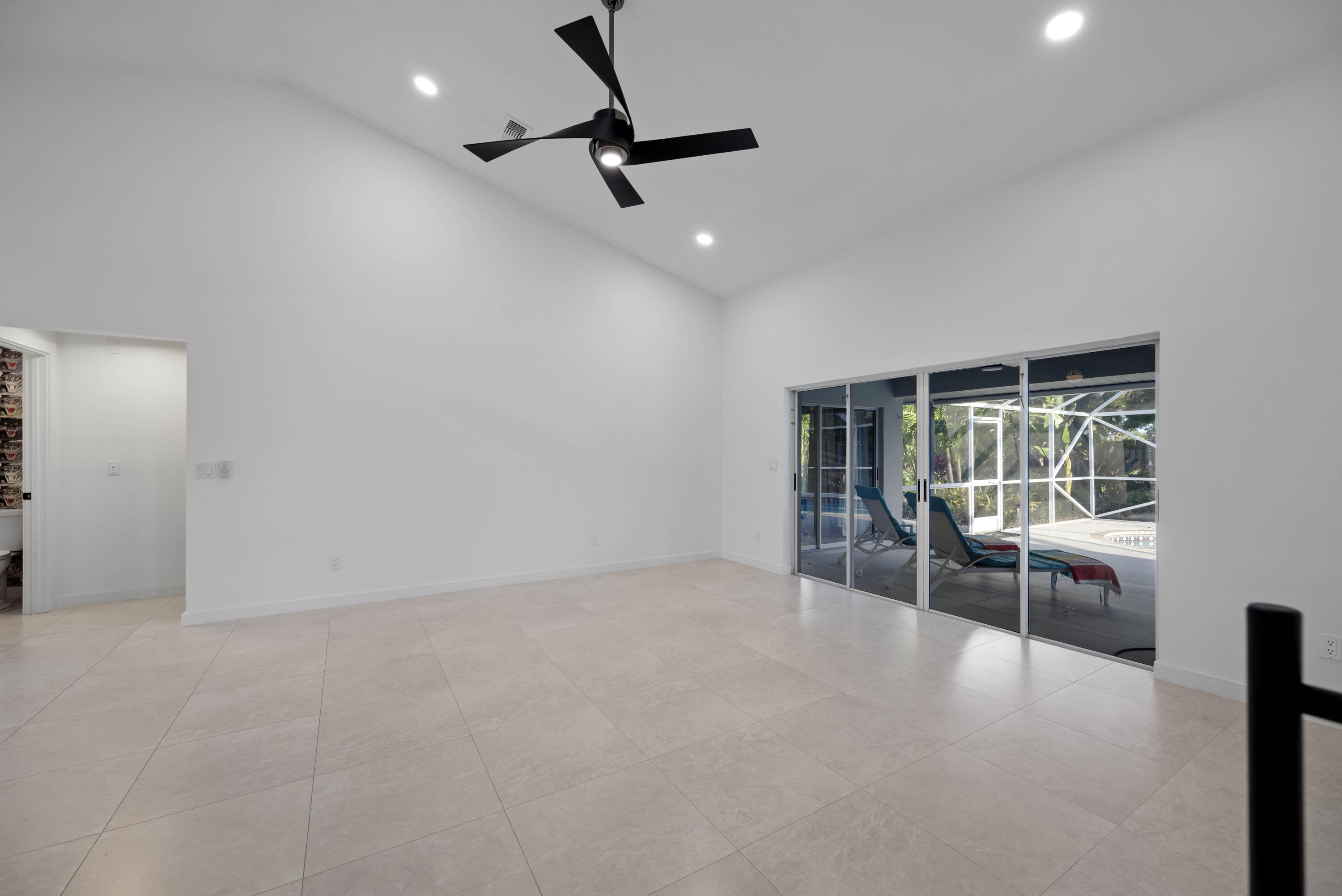 3082 NE Ivy Lane