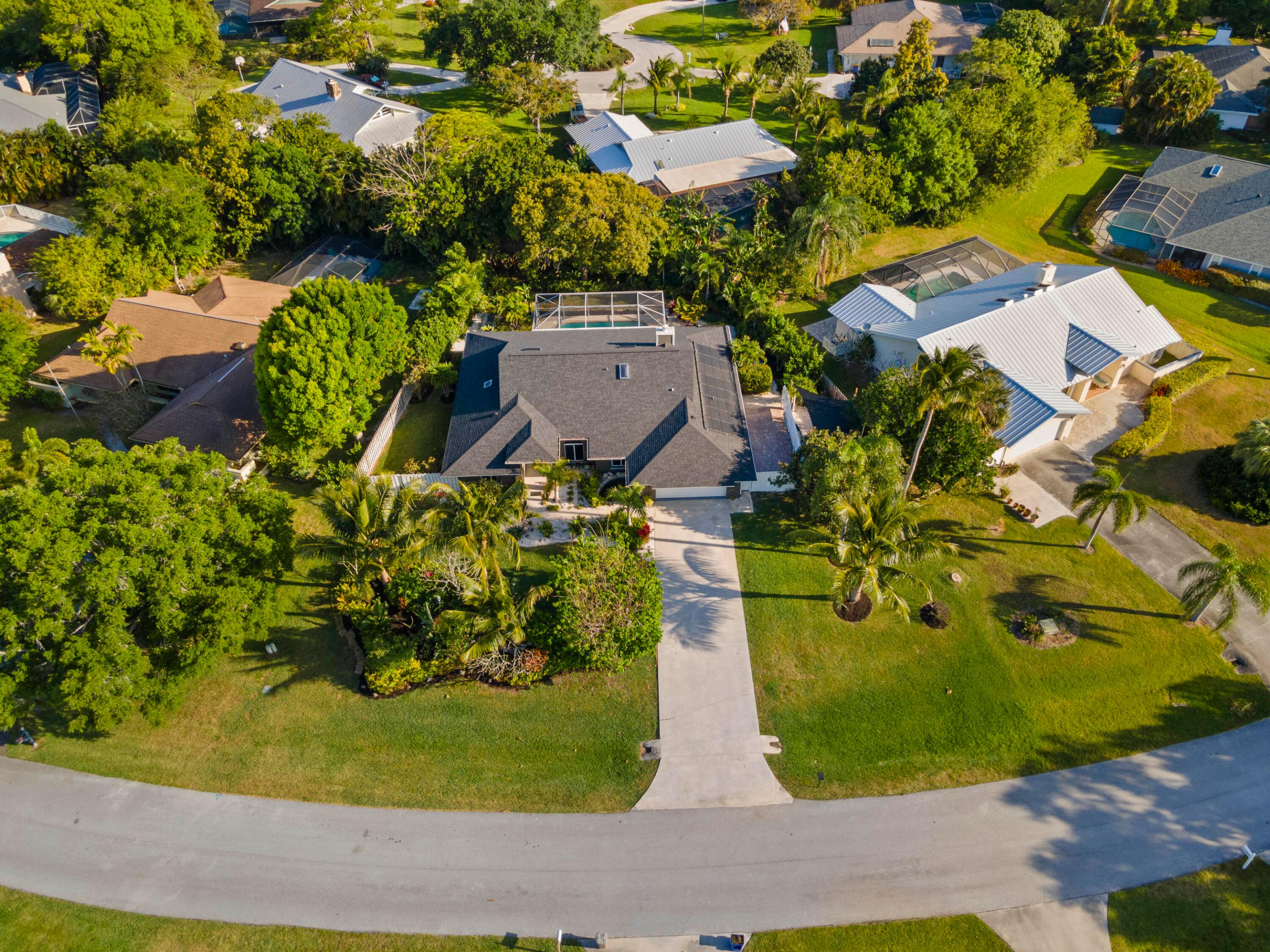 3082 NE Ivy Lane