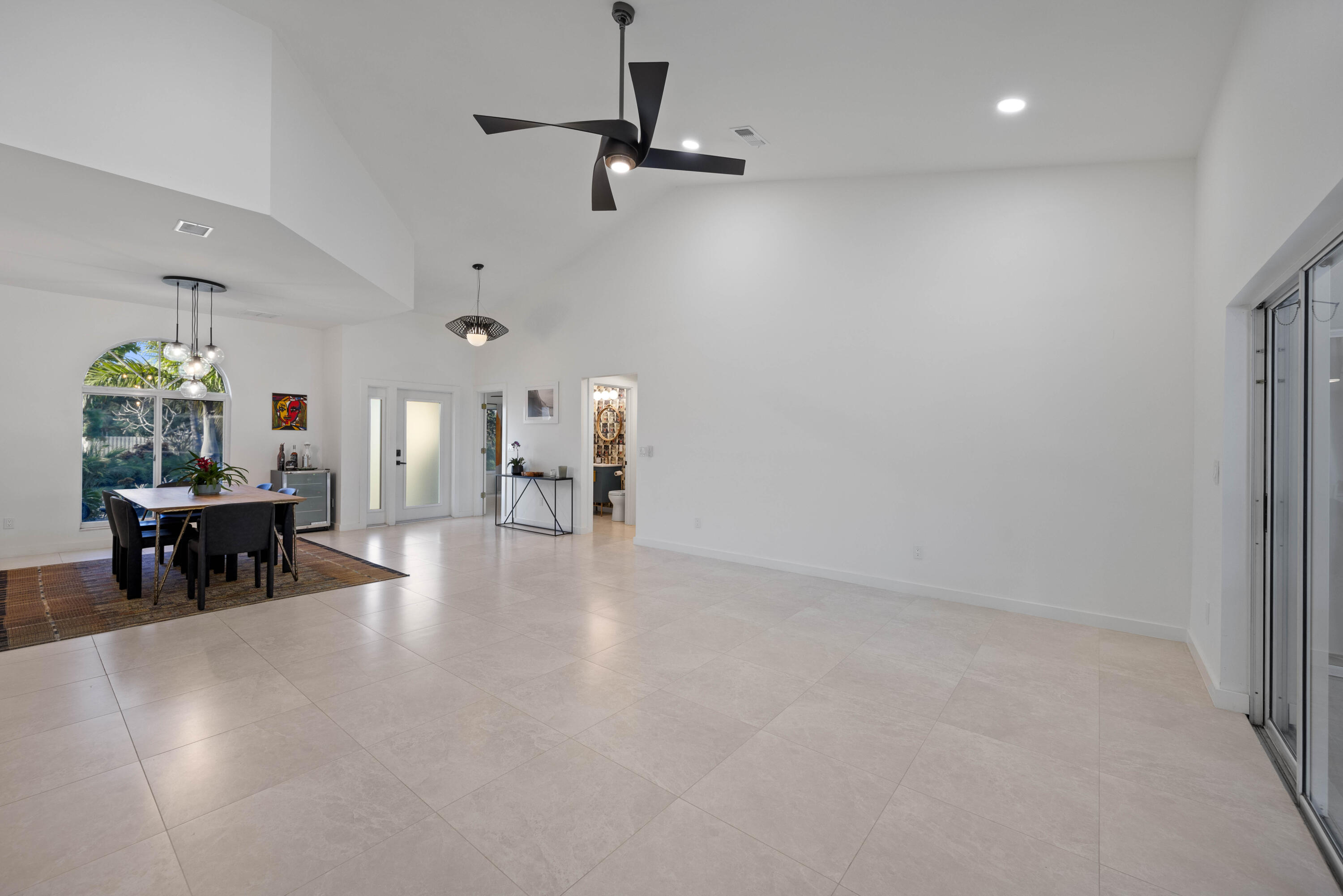 3082 NE Ivy Lane