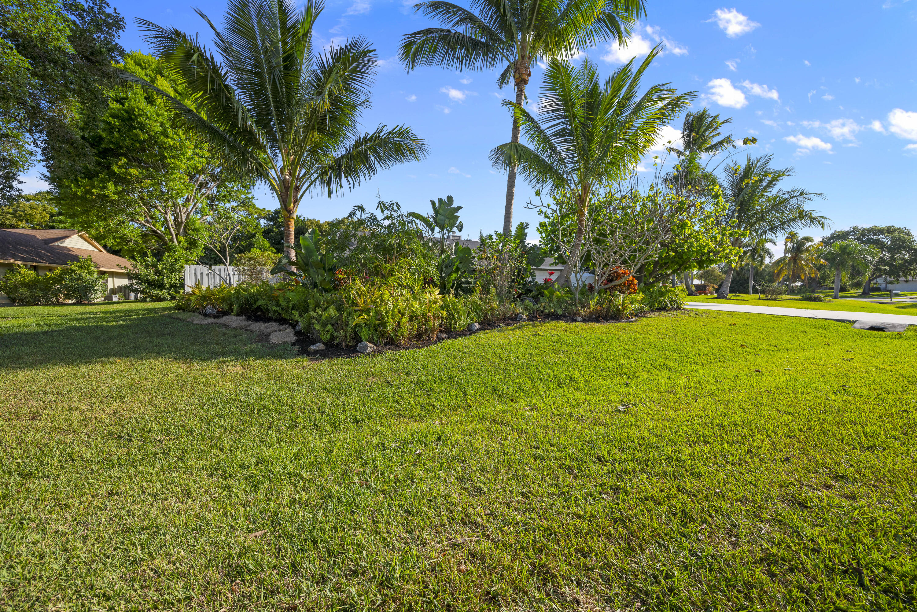 3082 NE Ivy Lane