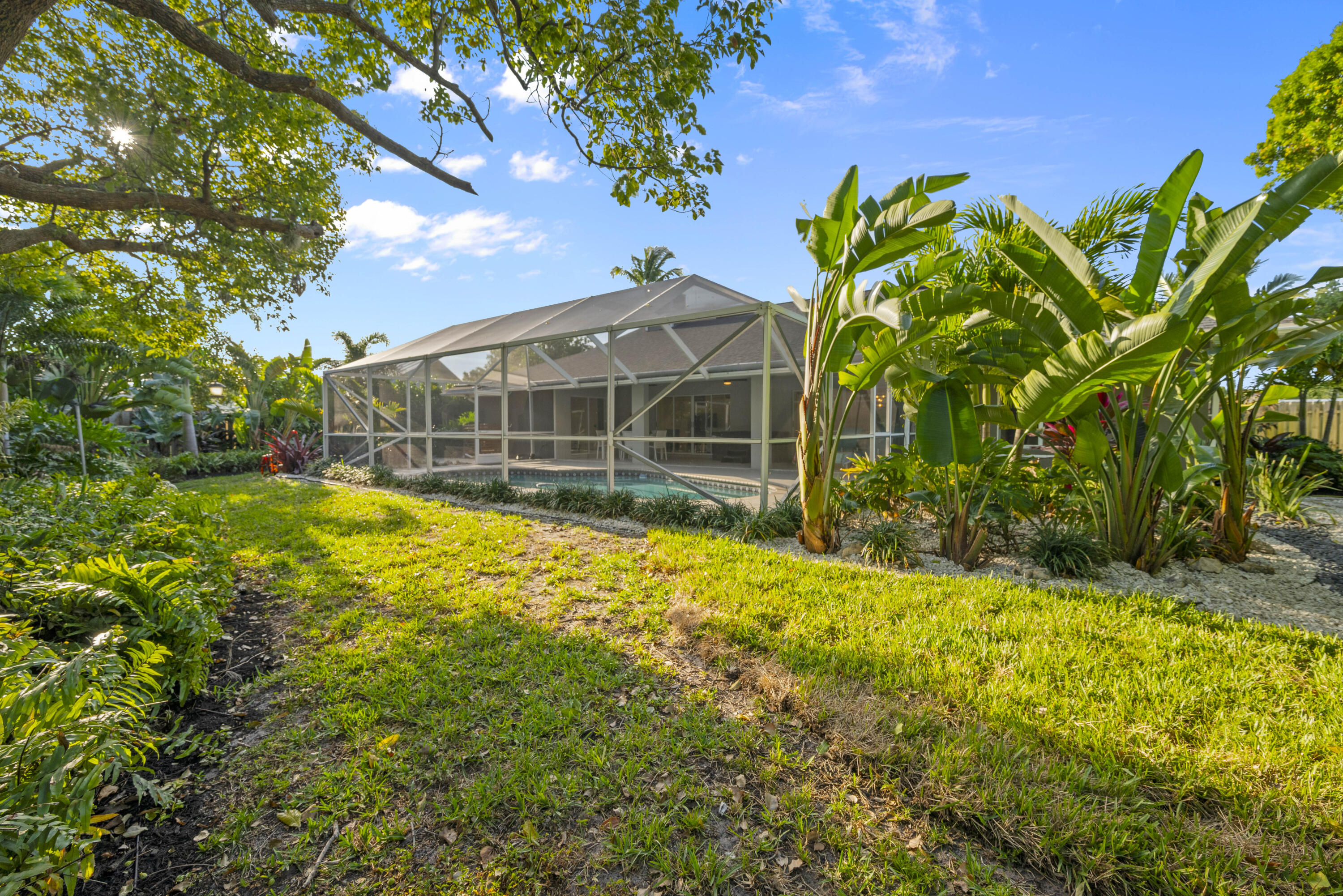 3082 NE Ivy Lane