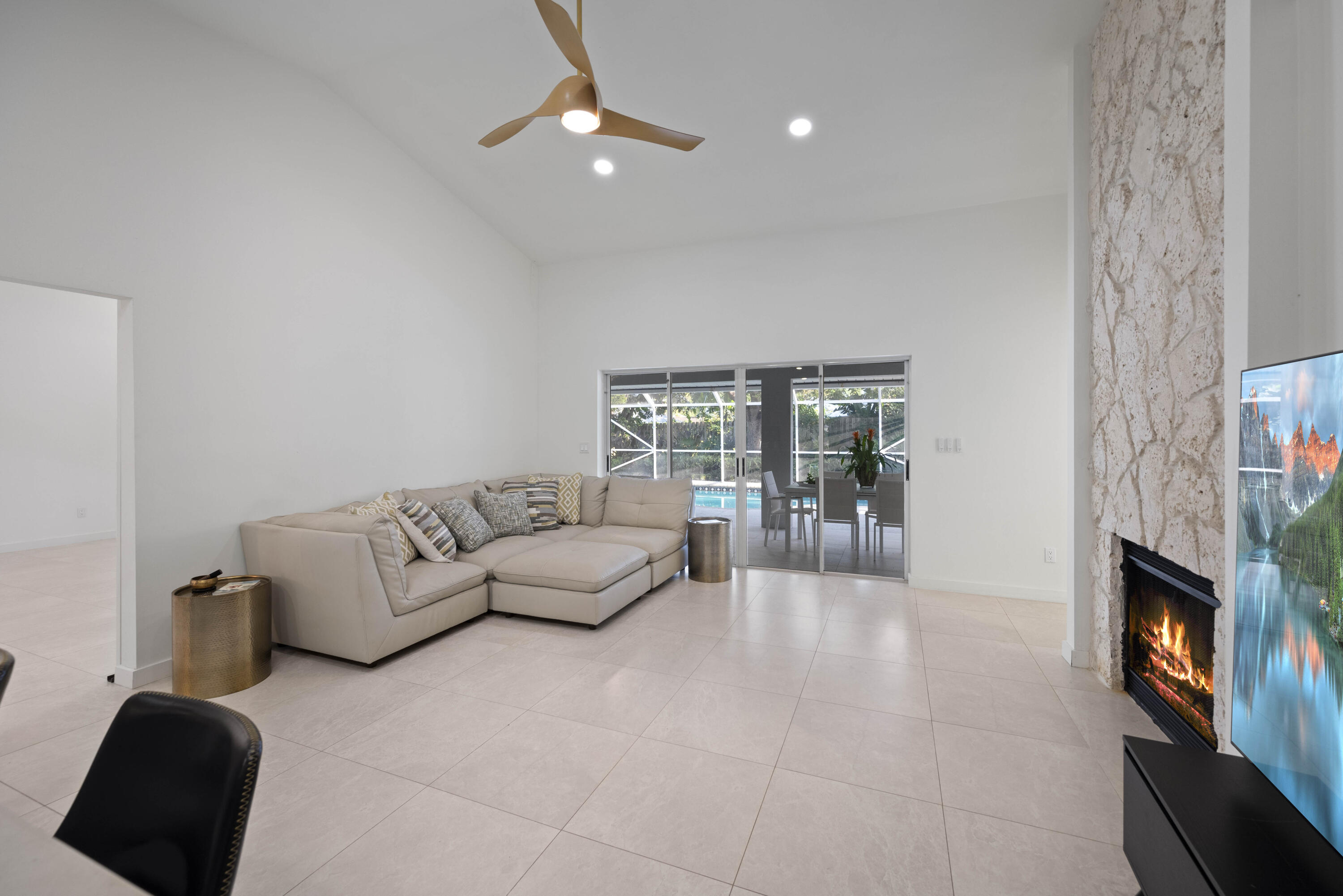 3082 NE Ivy Lane