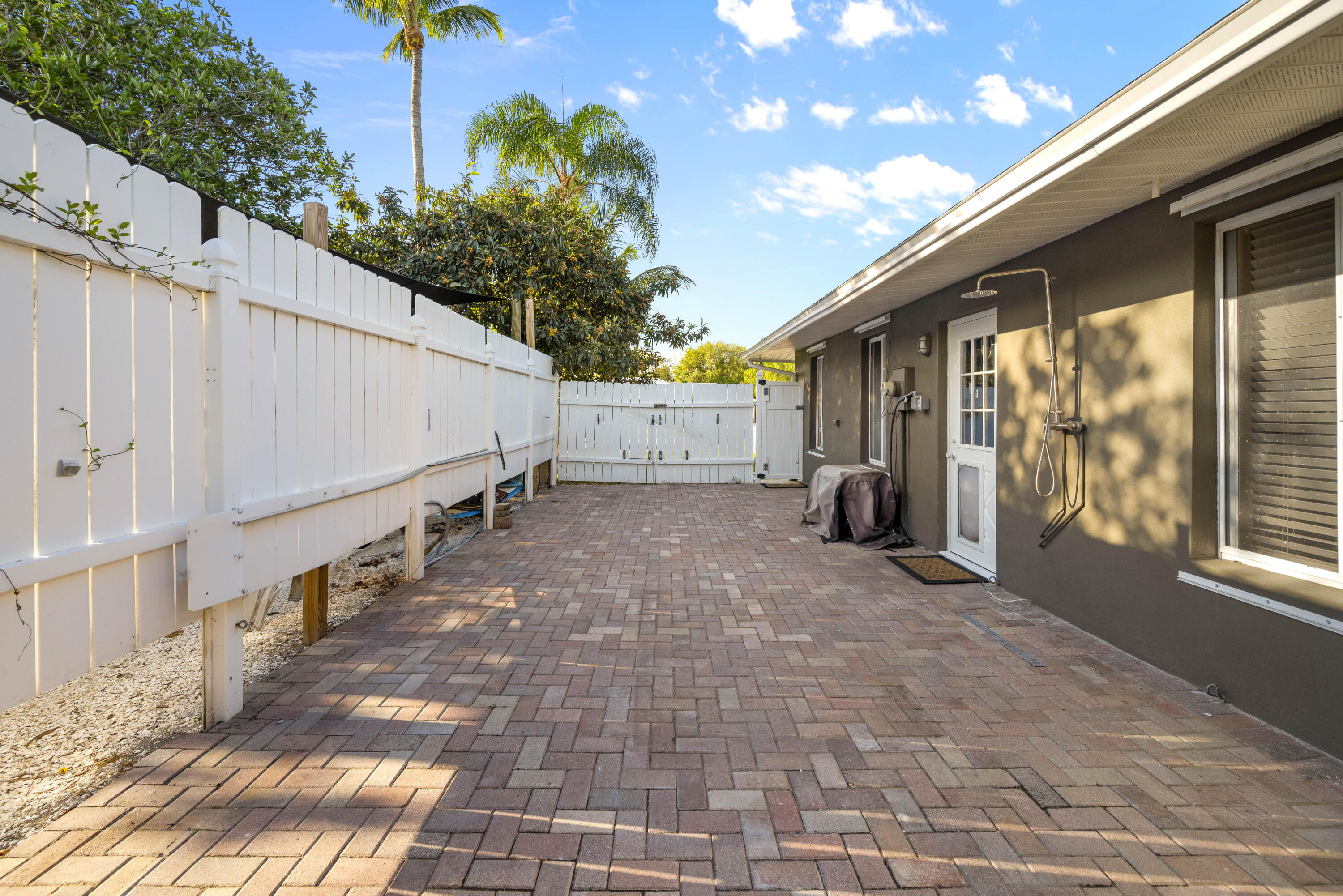 3082 NE Ivy Lane