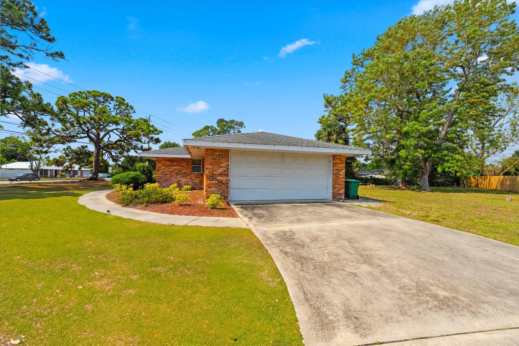 101 NE Caprona Avenue, Port St. Lucie