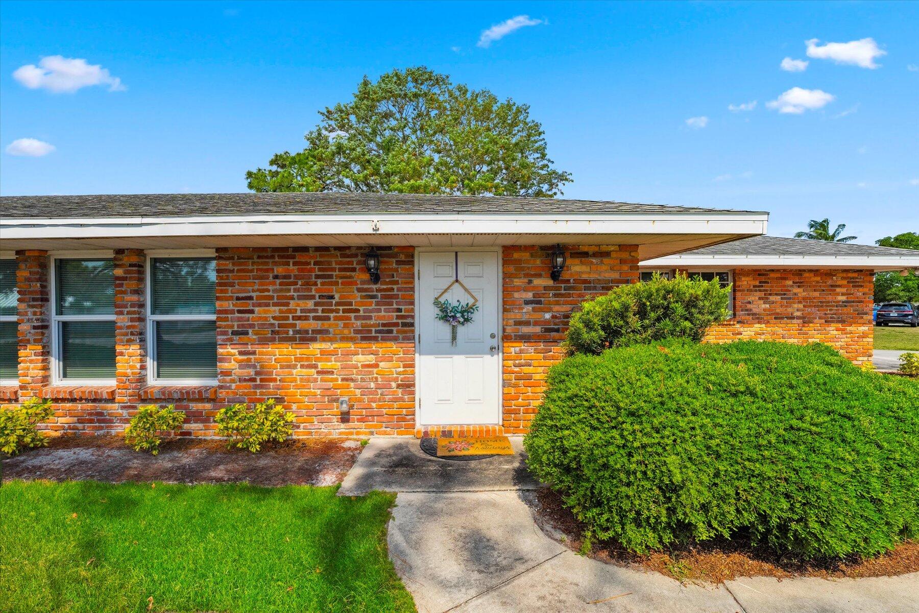 101 NE Caprona Avenue, Port St. Lucie