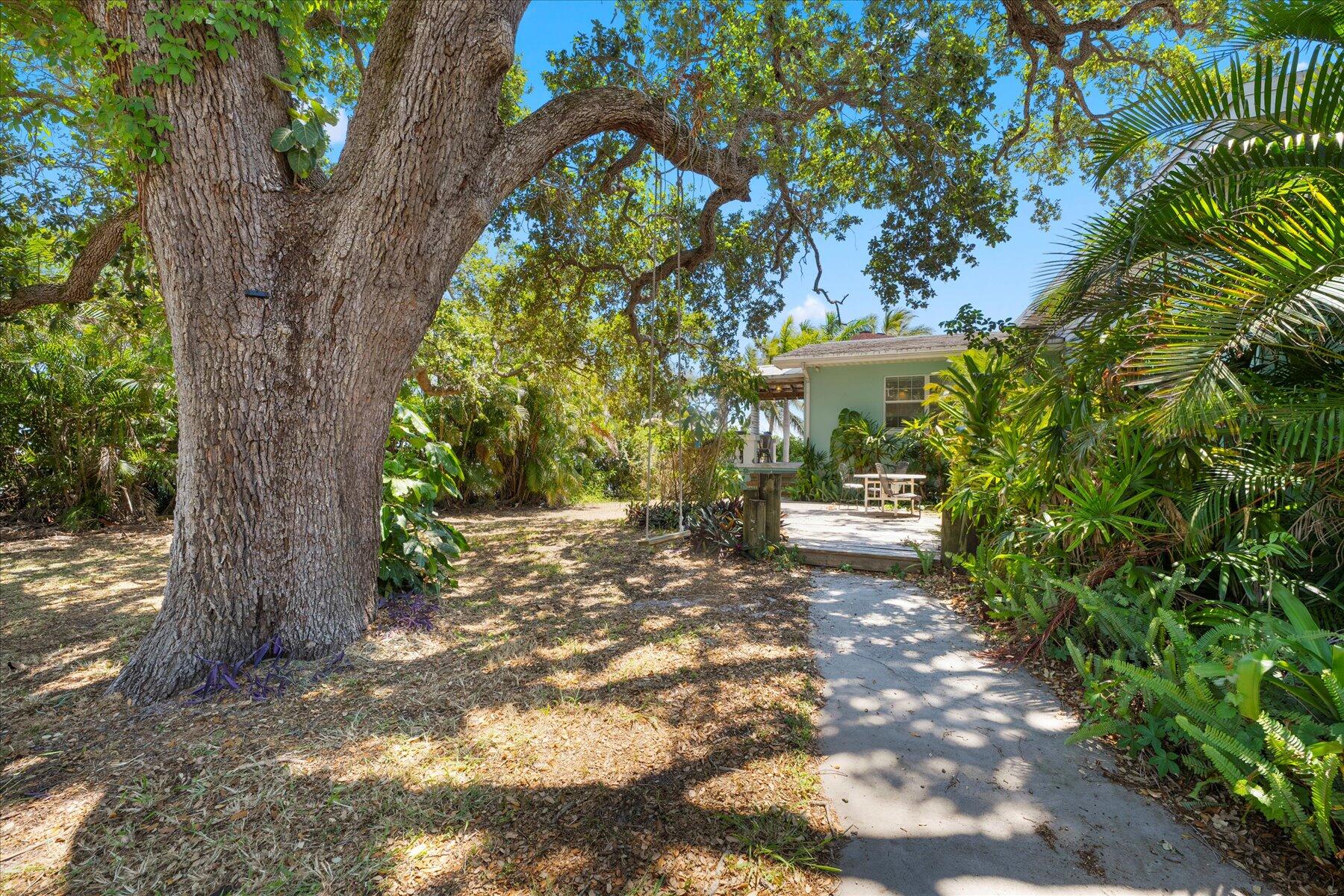 850 NE Ixora Drive