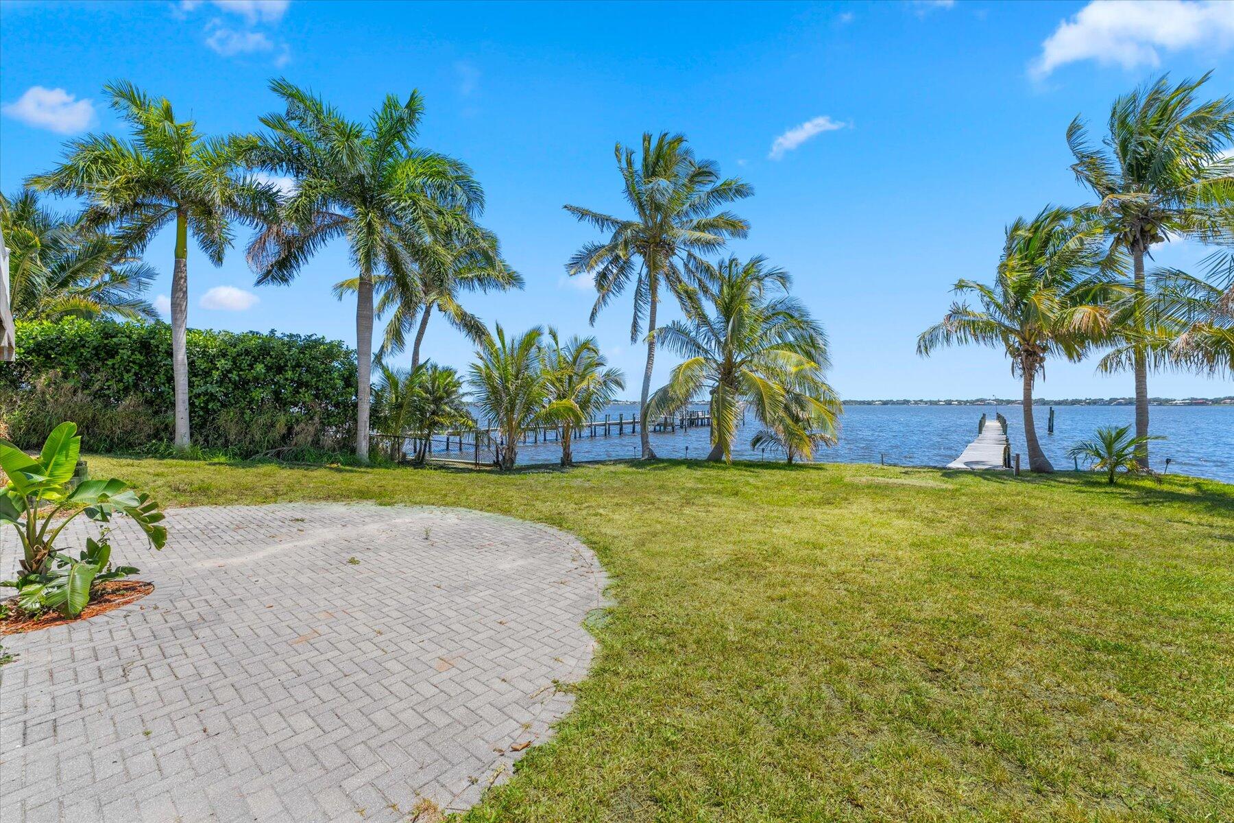 850 NE Ixora Drive