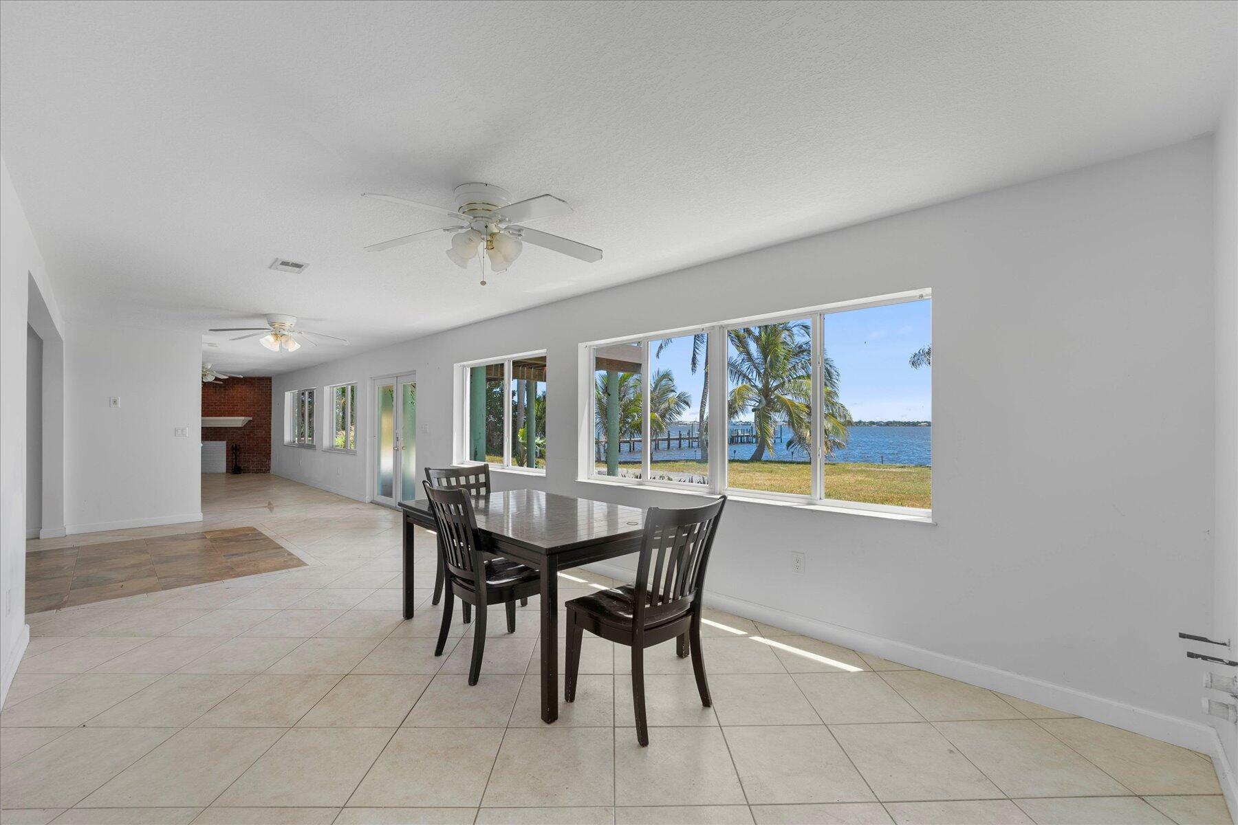850 NE Ixora Drive