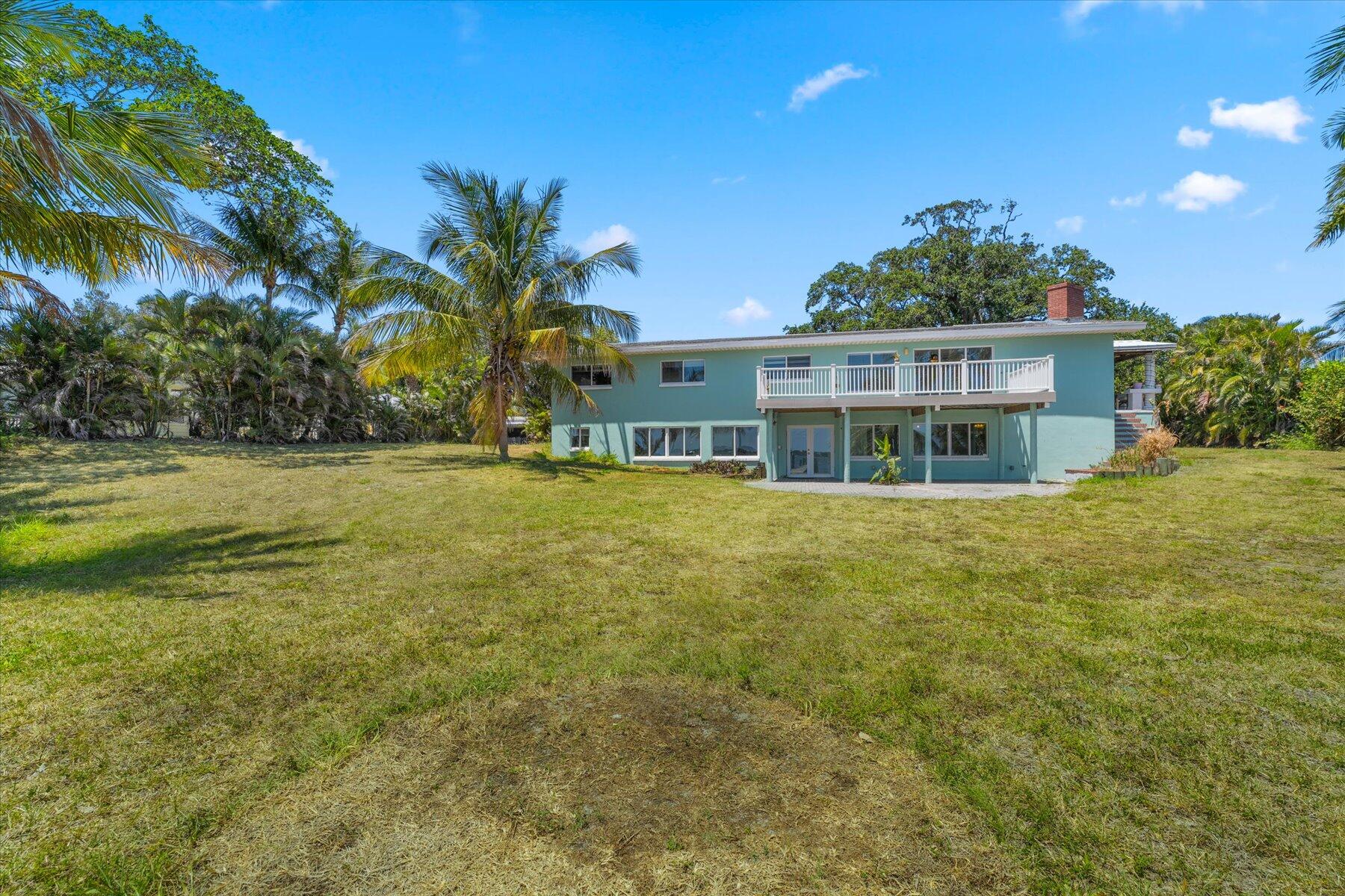 850 NE Ixora Drive