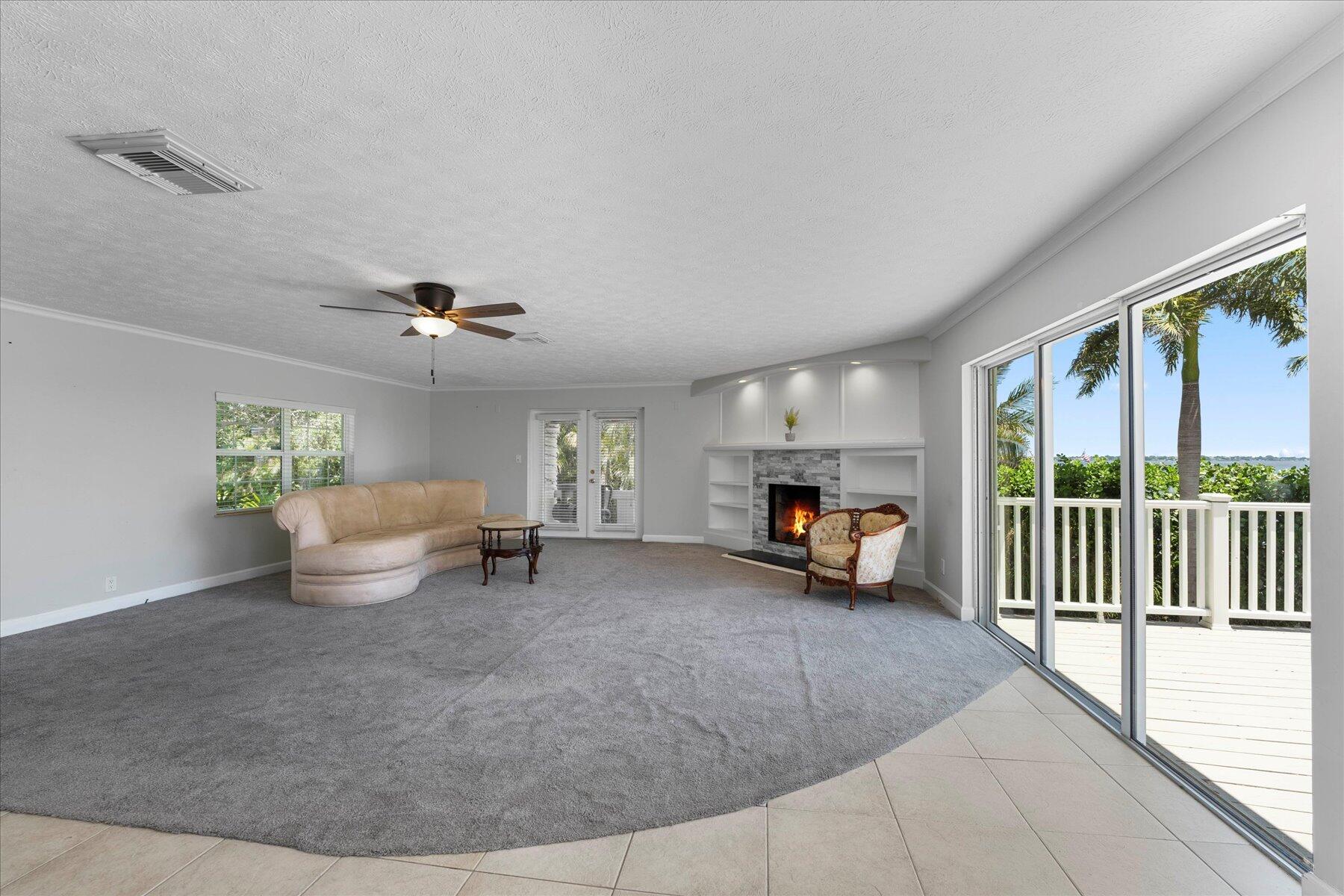 850 NE Ixora Drive