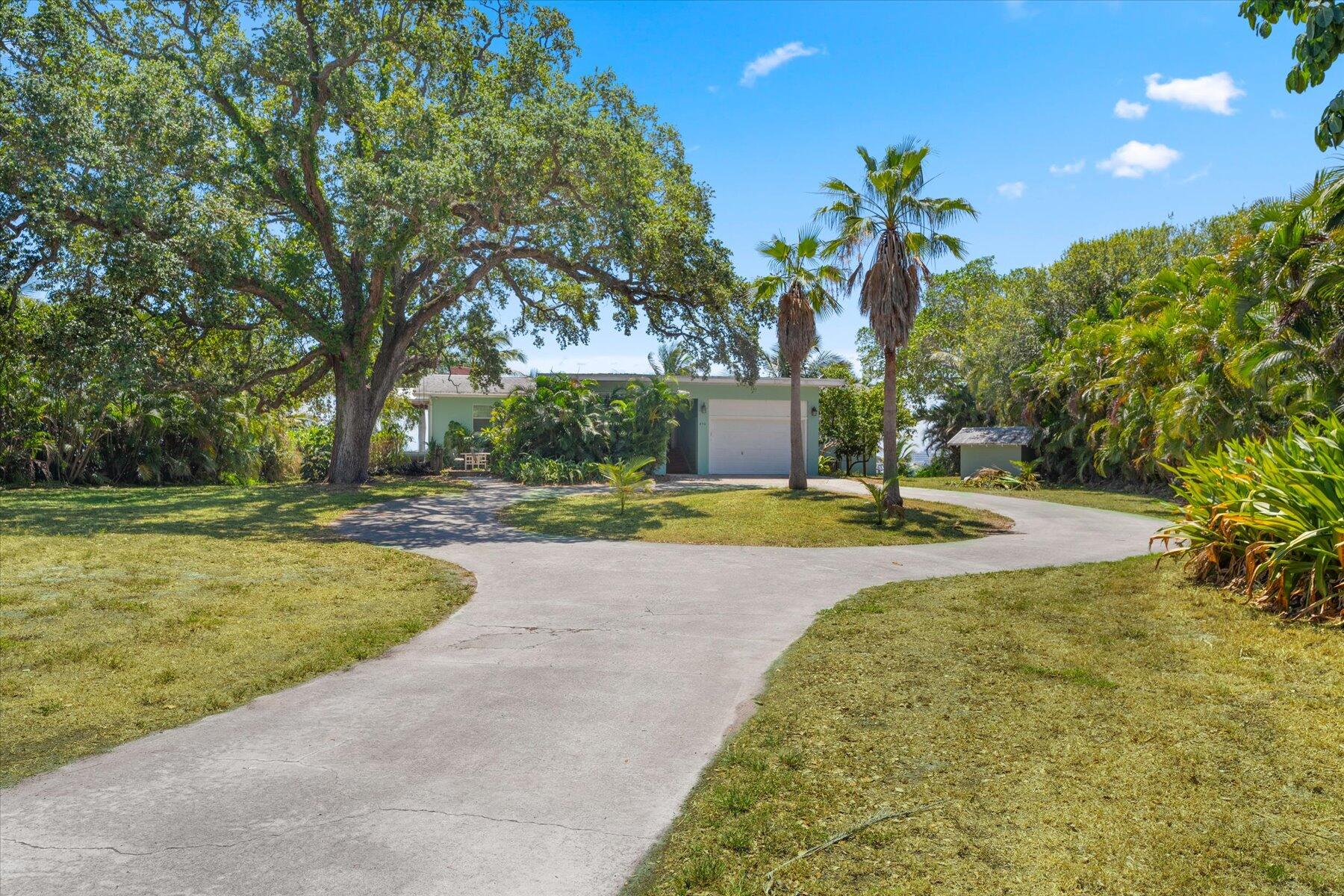 850 NE Ixora Drive