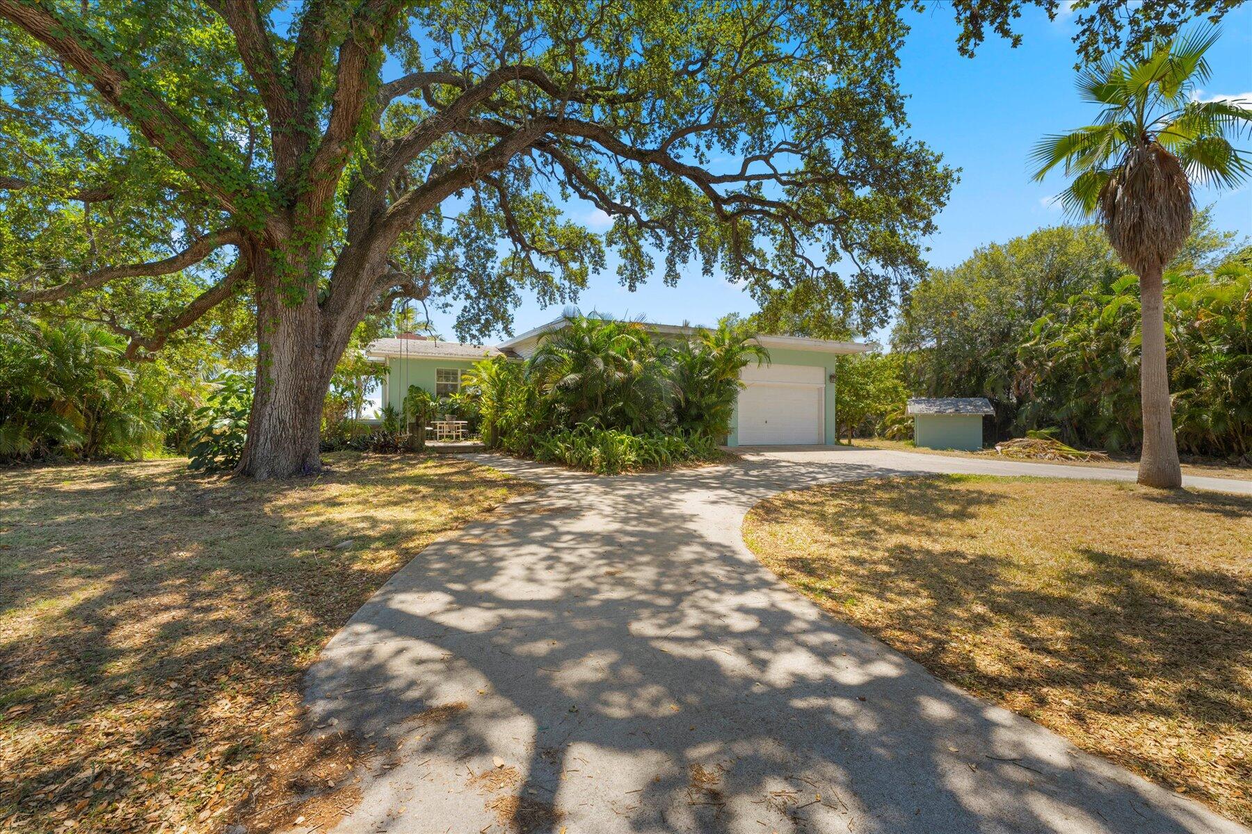 850 NE Ixora Drive