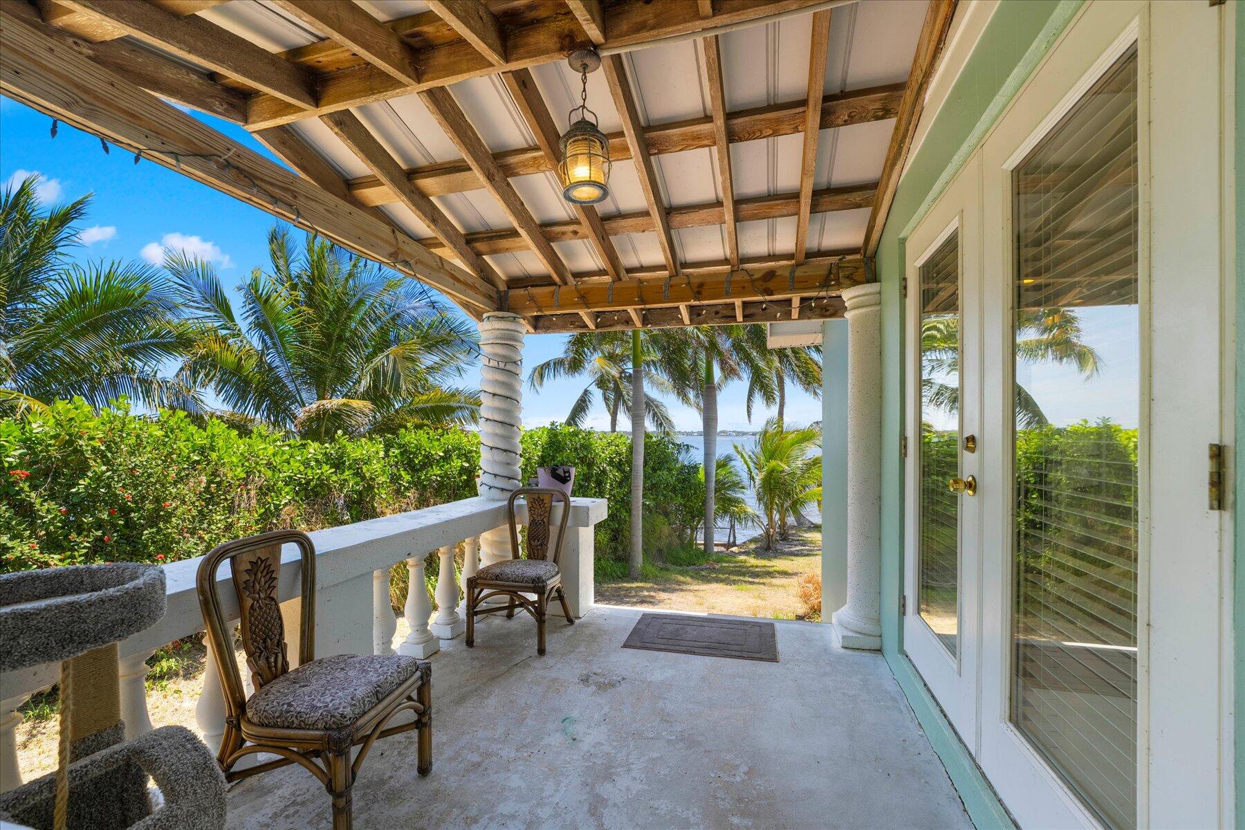 850 NE Ixora Drive