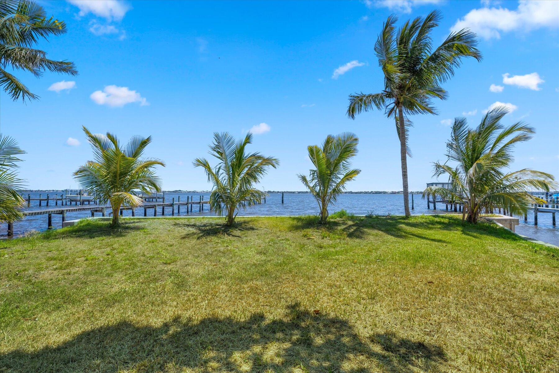 850 NE Ixora Drive