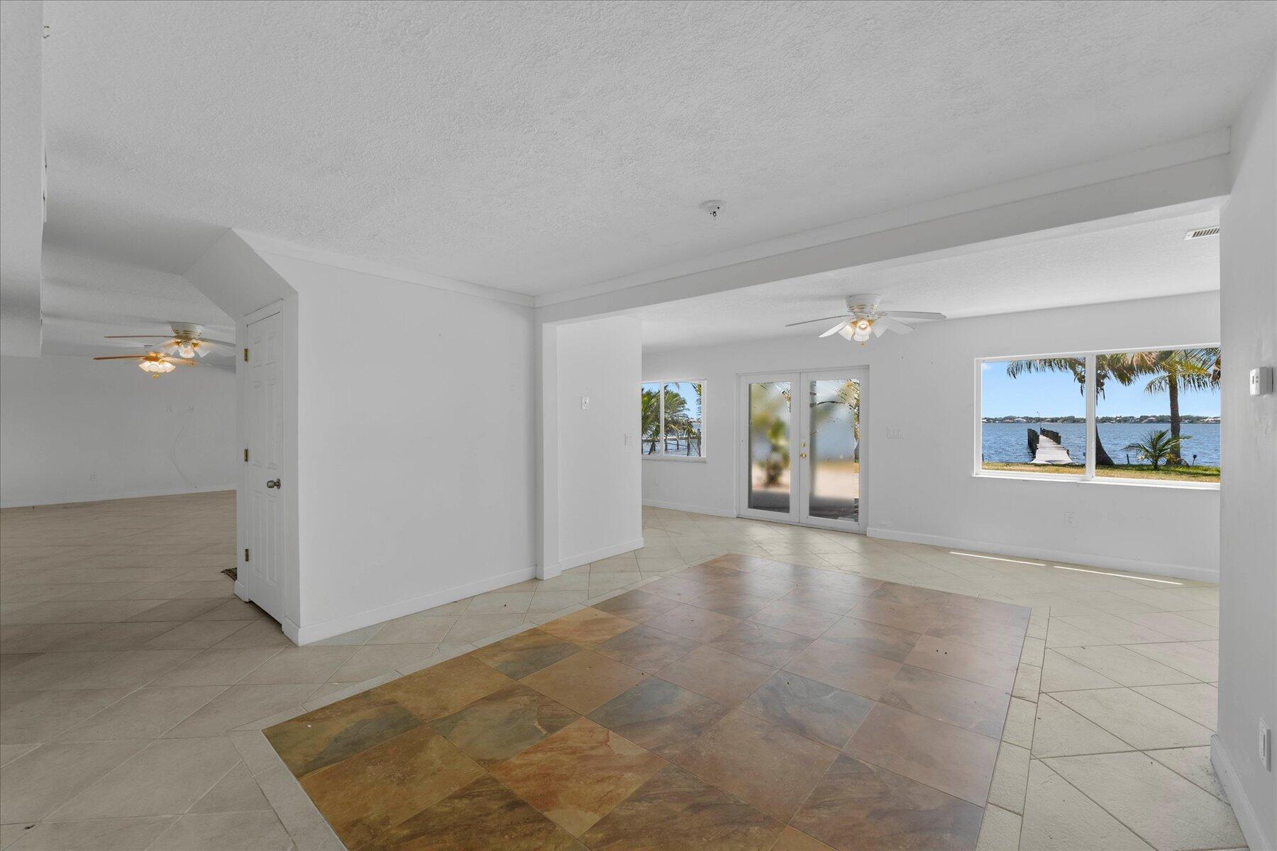 850 NE Ixora Drive